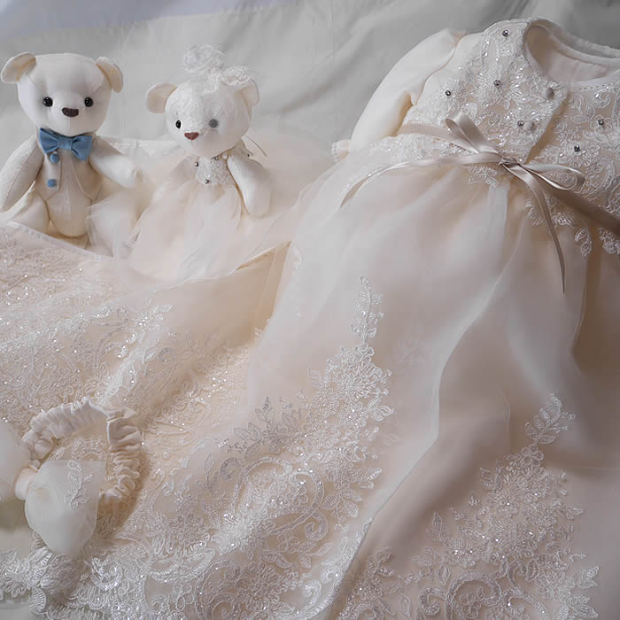 リメイクしたアイボリードレスとテディベア
