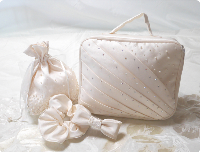 ドレスをリメイクしたインナーケースと巾着、シュシュとヘアリボン