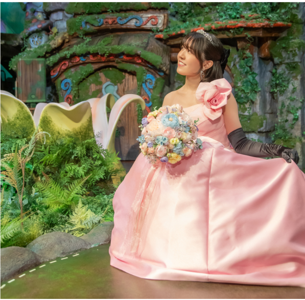 挙式当日に着用されたピンクのウェディングドレス(リメイク前)