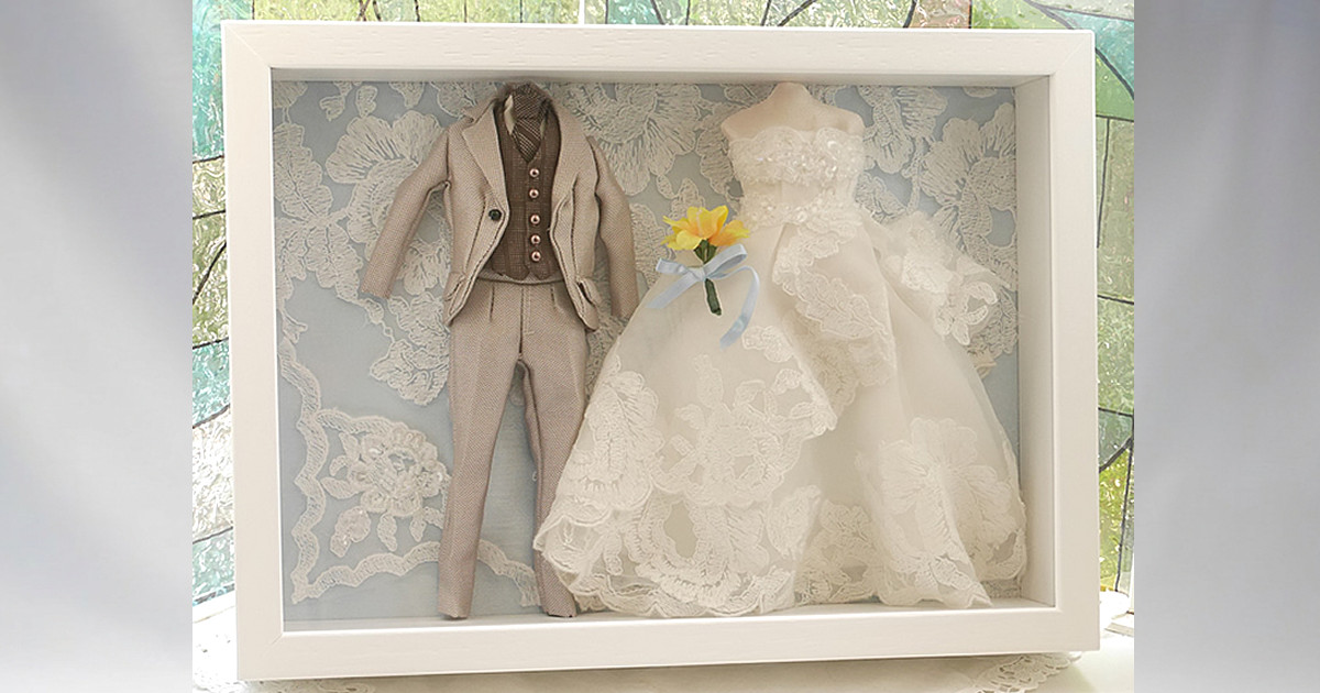 ウェディングドレスとタキシードのフレーム入りミニチュアドレスリメイク