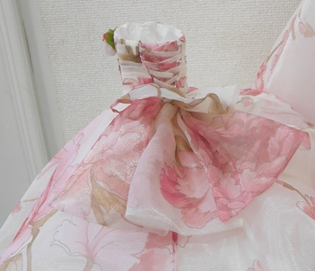 カラードレスをリメイクしたドール用カラードレスのバックスタイル