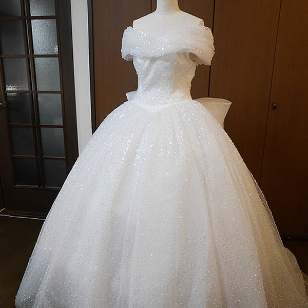 母のウェディングドレスを今風にリメイク