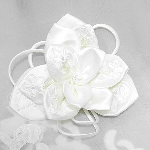 ウェディングドレスリメイクのコサージュ