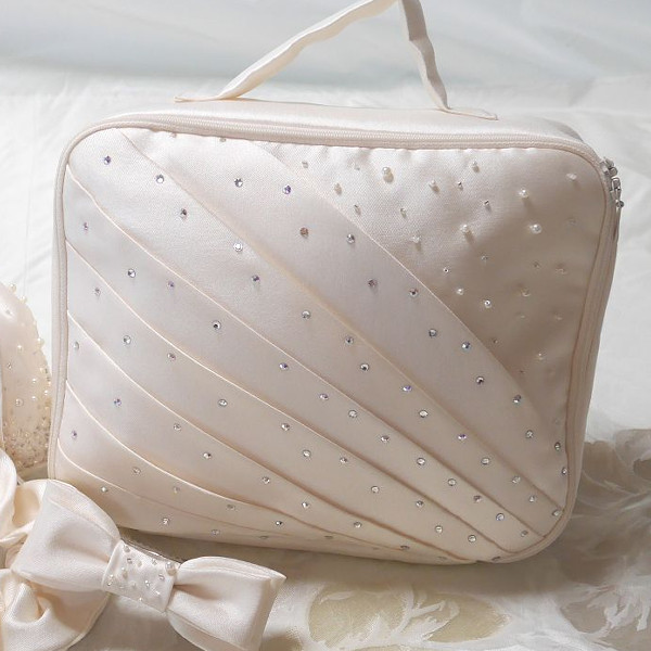 ウェディングドレスリメイクのインナーケース