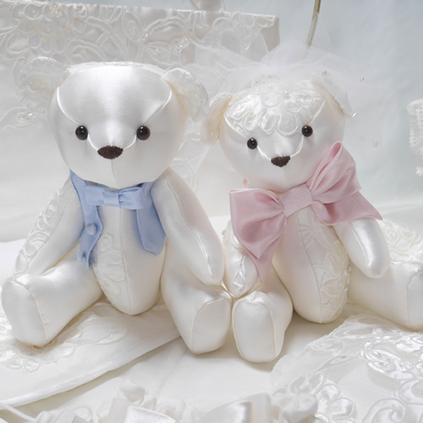 ウェディングドレスをテディベアへリメイク